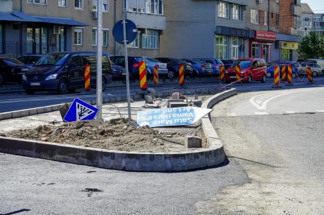 Oradea neînsemnată: Lipsa indicatoarelor rutiere dă bătăi de cap șoferilor care circulă prin orașul cu peste 50 de șantiere (FOTO)