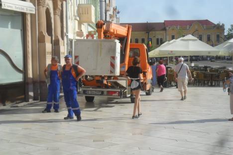 Oradea spartă: La 6 ani după reabilitare, Piața Unirii are nevoie de reparații tot mai multe și mai greu de făcut (FOTO)