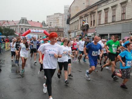 Oradea City Running... Wet! Sute de oameni au alergat în ciuda ploii torenţiale, la Oradea (FOTO / VIDEO)