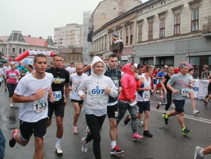 Oradea City Running... Wet! Sute de oameni au alergat în ciuda ploii torenţiale, la Oradea (FOTO / VIDEO)