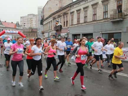 Oradea City Running... Wet! Sute de oameni au alergat în ciuda ploii torenţiale, la Oradea (FOTO / VIDEO)