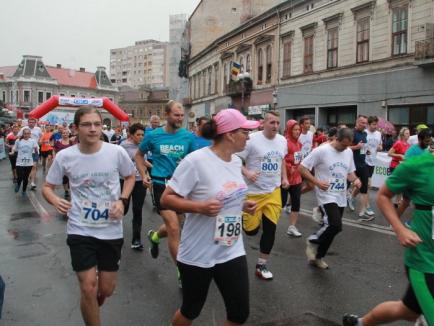 Oradea City Running... Wet! Sute de oameni au alergat în ciuda ploii torenţiale, la Oradea (FOTO / VIDEO)