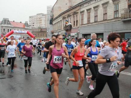 Oradea City Running... Wet! Sute de oameni au alergat în ciuda ploii torenţiale, la Oradea (FOTO / VIDEO)