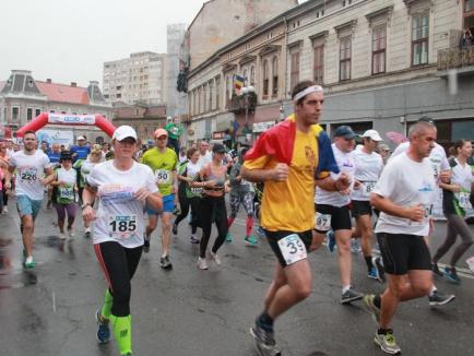 Oradea City Running... Wet! Sute de oameni au alergat în ciuda ploii torenţiale, la Oradea (FOTO / VIDEO)