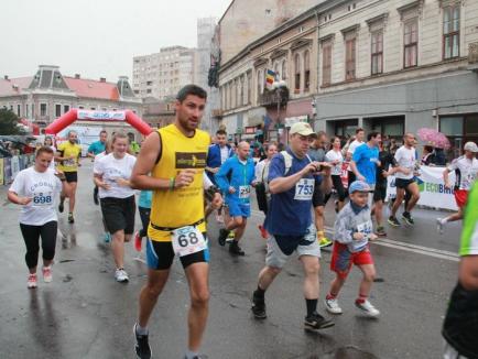 Oradea City Running... Wet! Sute de oameni au alergat în ciuda ploii torenţiale, la Oradea (FOTO / VIDEO)