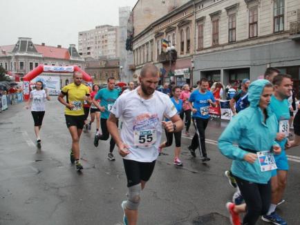 Oradea City Running... Wet! Sute de oameni au alergat în ciuda ploii torenţiale, la Oradea (FOTO / VIDEO)