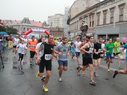 Oradea City Running... Wet! Sute de oameni au alergat în ciuda ploii torenţiale, la Oradea (FOTO / VIDEO)