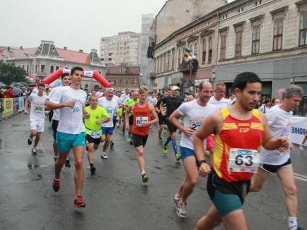 Oradea City Running... Wet! Sute de oameni au alergat în ciuda ploii torenţiale, la Oradea (FOTO / VIDEO)