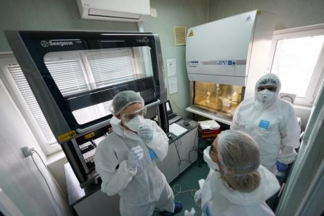 Veste bună: Oradea are propriul aparat pentru testarea anti-coronavirus, care a şi început să lucreze (FOTO)