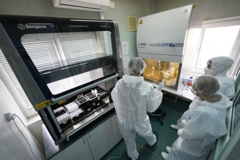 Veste bună: Oradea are propriul aparat pentru testarea anti-coronavirus, care a şi început să lucreze (FOTO)