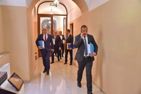 PNL Bihor și-a depus candidaturile la Parlament. Bolojan promite o „echipă puternică” pentru a sprijini județul (FOTO)