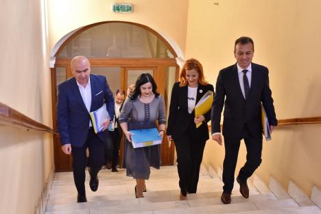 PNL Bihor și-a depus candidaturile la Parlament. Bolojan promite o „echipă puternică” pentru a sprijini județul (FOTO)