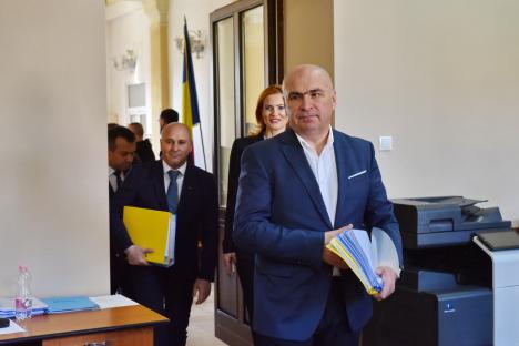 PNL Bihor și-a depus candidaturile la Parlament. Bolojan promite o „echipă puternică” pentru a sprijini județul (FOTO)