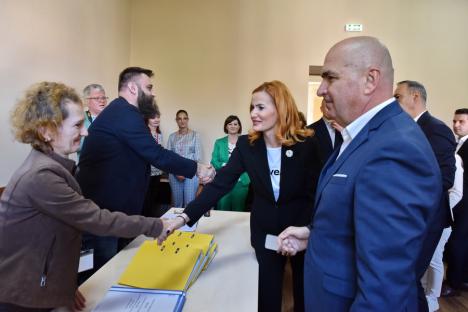 PNL Bihor și-a depus candidaturile la Parlament. Bolojan promite o „echipă puternică” pentru a sprijini județul (FOTO)