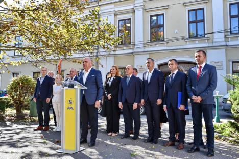 PNL Bihor și-a depus candidaturile la Parlament. Bolojan promite o „echipă puternică” pentru a sprijini județul (FOTO)