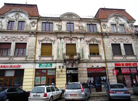 Intră în lucru: Primăria Oradea a semnat contractele pentru reabilitarea faţadelor a trei clădiri din centrul istoric (FOTO)