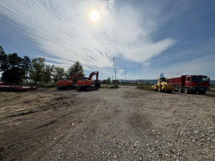 Au început și lucrările pentru amenajarea Parcului Industrial din Aleșd. Viitorii chiriași pot primi aproape 4 milioane euro din fonduri UE (FOTO)