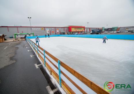 Singurul patinoar din Oradea s-a deschis la ERA Park!
