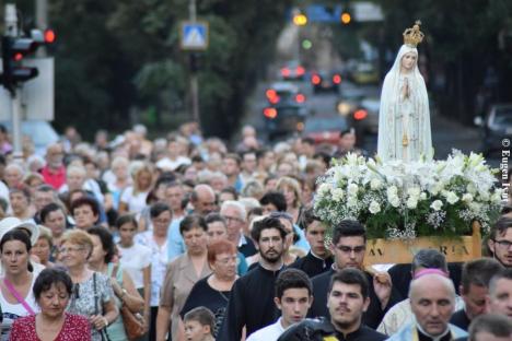 Procesiune în Oradea, cu ocazia sărbătorii Sfintei Fecioare Maria