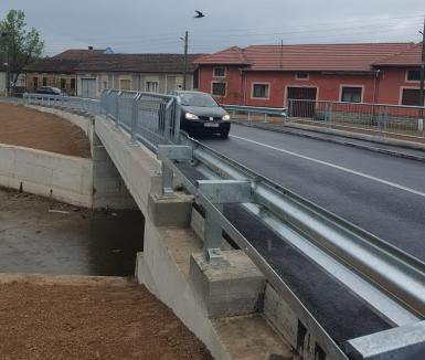Pod nou la Nimăiești, pe drumul dintre Beiuș și Curățele. A fost făcut din economii (FOTO)