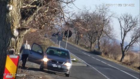 Atenție, se filmează! Mașini confiscate și amenzi uriașe pentru cei prinși că aruncă gunoaie pe drumuri în Bihor (FOTO/VIDEO)