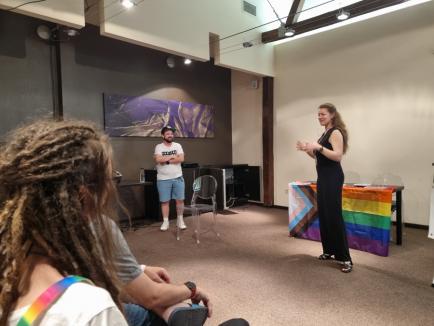 BIHOREANUL a fost la Pride Oradea: Sfaturi de la un activist transgender pentru tinerele care vor să devină bărbați (FOTO)