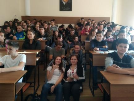 Elevi din Oradea şi Beiuş vor lua lecţii de IT în Portugalia
