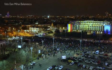 Mii de oameni au protestat în Bucureşti şi în marile oraşe din ţară: 'Nu mor procurorii când vor infractorii!'