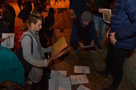 Tinerii orădeni au ieşit din nou în stradă. Protestul e autorizat, la iniţiativa unui student la Teologie (FOTO/VIDEO)