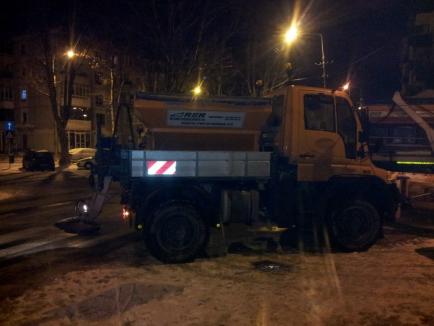 Echipajele RER Ecologic Service au lucrat toată noaptea pentru deszăpezirea oraşului