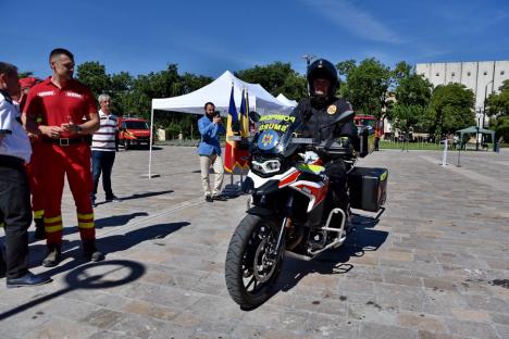 SMURD pe motocicletă: Începând de sâmbătă, urgenţele din Bihor sunt asigurate şi de paramedici pe două motoare BMW (FOTO)