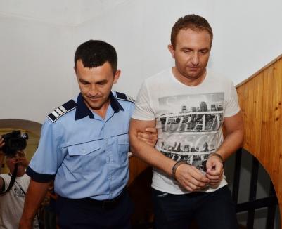 Fostul director al Colegiului Șaguna din Oradea, Răzvan Vonea, condamnat cu suspendare pentru corupţie
