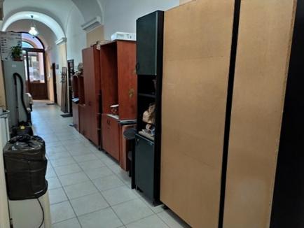„Ca după război”: Cum a găsit Bolojan sediul CJ Bihor după plecarea lui Pásztor şi Mang (FOTO)