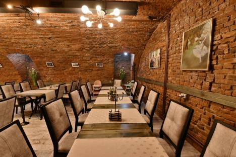 „La 8pt”: S-a deschis un nou restaurant în inima Oradiei, cu preparate savuroase gătite lent (FOTO)
