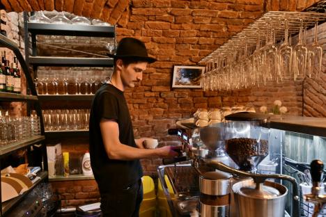 „La 8pt”: S-a deschis un nou restaurant în inima Oradiei, cu preparate savuroase gătite lent (FOTO)