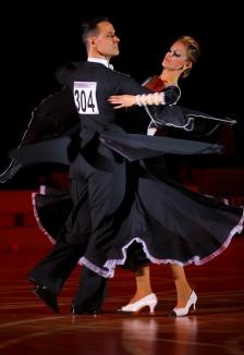 Festival internaţional de dans sportiv, la Oradea. Concurează 200 de perechi din ţări precum Rusia, Olanda şi Portugalia (FOTO)