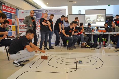Robot Challenge: Studenţi din toată ţara se laudă la Oradea cu roboţii făcuţi de ei (FOTO/VIDEO)