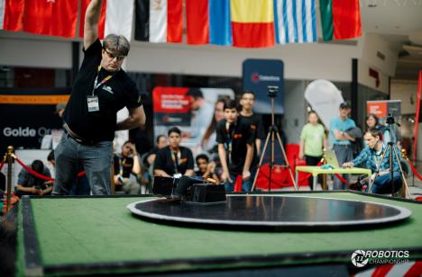 Oradea găzduiește cea de-a 12-a ediție a Campionatului de Robotică