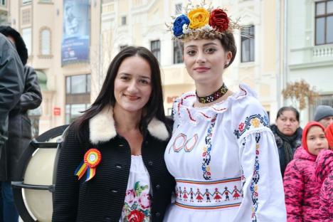 Rochia Centenar: Un designer din Oradea a creat o rochie dedicată Marii Uniri (FOTO/VIDEO)
