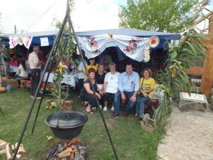 Poftă mare! 14.000 de sarmale împărţite pofticioşilor, la festivalul din Salonta (FOTO/VIDEO)