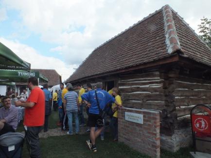 Poftă mare! 14.000 de sarmale împărţite pofticioşilor, la festivalul din Salonta (FOTO/VIDEO)