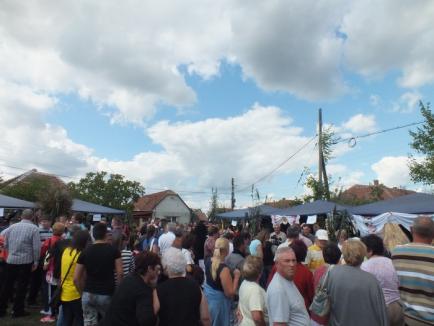 Poftă mare! 14.000 de sarmale împărţite pofticioşilor, la festivalul din Salonta (FOTO/VIDEO)