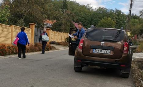 Politică pe banii statului: Șeful șoferilor din DGASPC Bihor, candidat ALDE la Consiliul Local din Sârbi, s-a plimbat prin comună cu mașina de serviciu (FOTO)