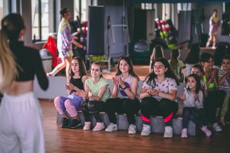 Surprizele lui Rengle: Școala Now Dance din Oradea oferă 88 de cursuri lunar, inclusiv lecții gratuite începătorilor (FOTO / VIDEO)