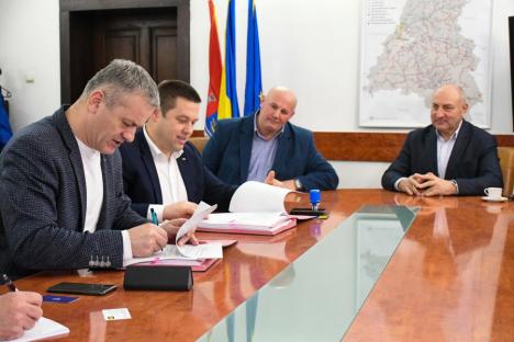 Contractul pentru construirea noilor centuri Oșorhei, Sântandrei și Nojorid, semnat de CJ Bihor cu Porr Construct (FOTO)