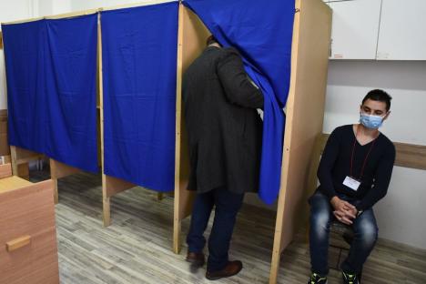 Liderul USR Bihor, Silviu Dehelean, a votat încrezător că va primi un nou mandat de deputat (FOTO / VIDEO)
