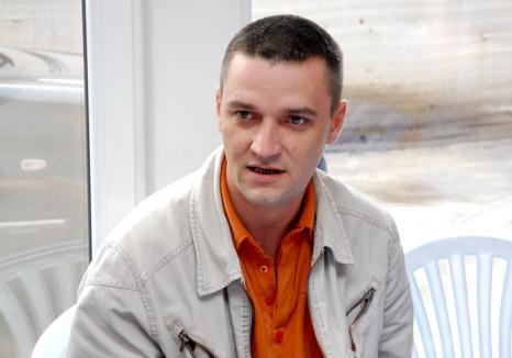 Fugar de 5 ani şi condamnat în lipsă la 14 ani de închisoare pentru înşelăciune, Călin Stana, acţionarul VIP Taxi, a fost prins!