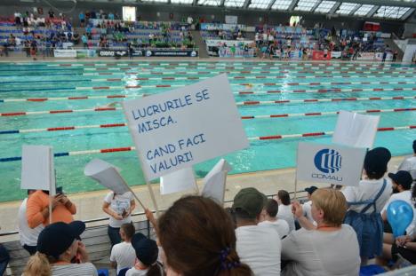 Sute de orădeni la Swimathon: Concurenţii s-au întrecut înotând pentru 26 de cauze caritabile (FOTO / VIDEO)