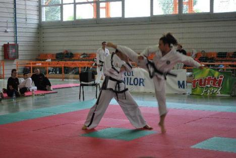 Clubul orădean King Do a ocupat locul secund la seniori în cadrul Cupei Internaţionale de Vară la taekwondo (FOTO)