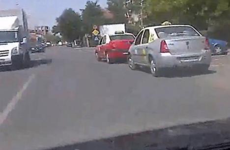 Parcarea de pe strada Războieni, blocată de taximetrişti (VIDEO)